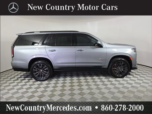 Used 2023 Cadillac Escalade V w/ LPO, ONYX Package image 14