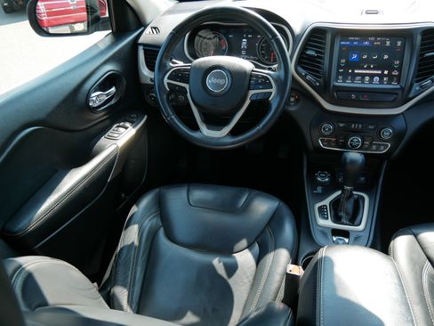 Used 2018 Jeep Cherokee Limited w/ Trailer Tow Group AWD/4WD image 9