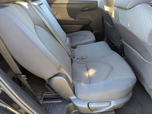 Used 2023 Toyota Highlander LE image 19