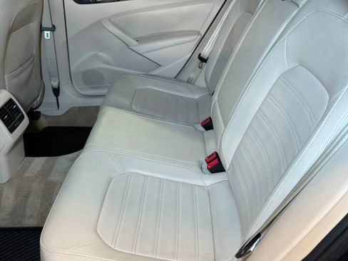Used 2015 Volkswagen Passat 1.8T SE FWD image 19