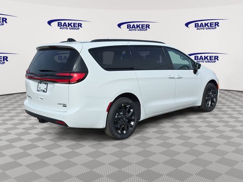 New 2026 Chrysler Pacifica Limited image 3