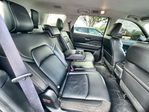 Used 2023 Nissan Pathfinder SL FWD image 26