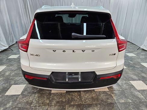 Used 2022 Volvo XC40 T5 Momentum image 4