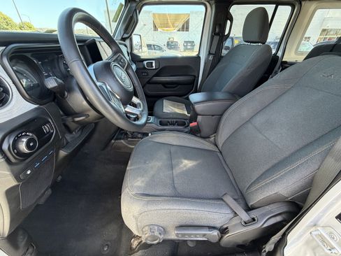 Used 2024 Jeep Wrangler Unlimited Sahara AWD/4WD image 11