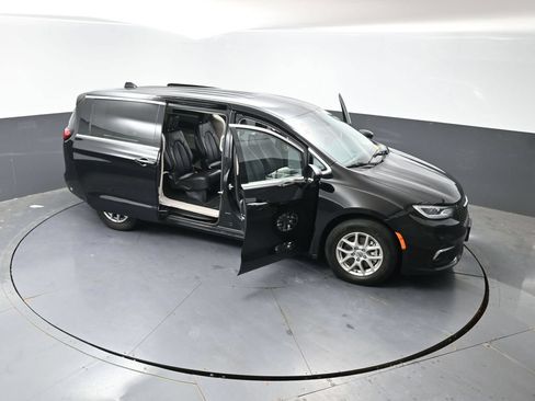 Used 2024 Chrysler Pacifica Touring-L FWD image 59