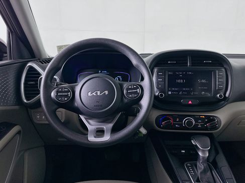 Used 2025 Kia Soul LX w/ LX Technology Package image 17