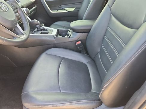 Used 2020 Toyota RAV4 XLE Premium FWD image 15