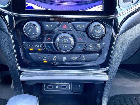 Used 2019 Jeep Grand Cherokee Altitude AWD/4WD image 18