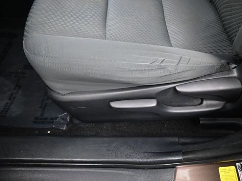 Used 2019 Toyota Highlander LE FWD image 15