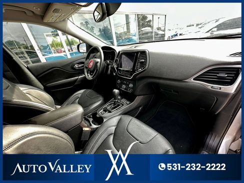 Used 2019 Jeep Cherokee Limited image 18