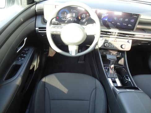 New 2025 Hyundai Tucson SE image 12