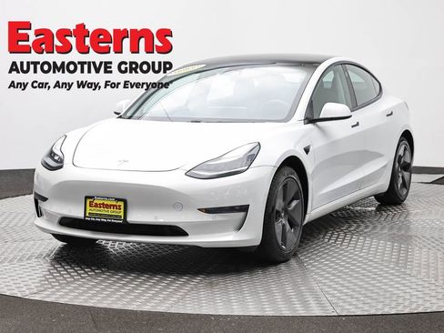 Used 2021 Tesla Model 3 Standard Range Plus RWD image 1
