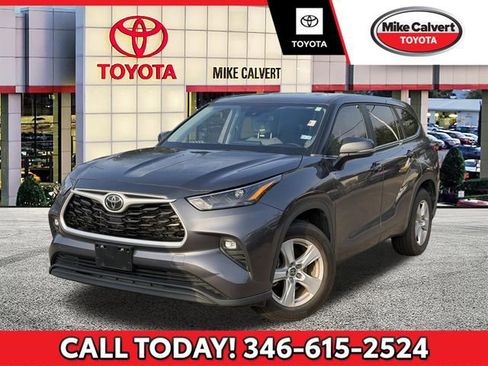 Used 2023 Toyota Highlander LE FWD image 1