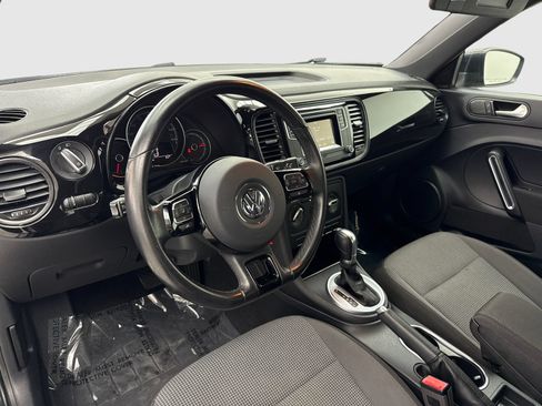 Used 2018 Volkswagen Beetle 2.0T S FWD image 18
