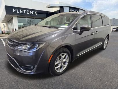 Used 2017 Chrysler Pacifica Touring-L Plus w/ Tire & Wheel Group