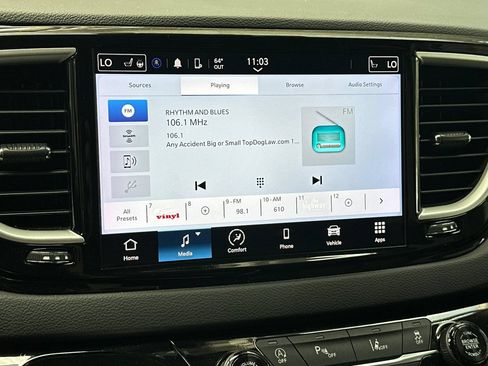 Used 2023 Chrysler Pacifica Touring-L FWD image 25