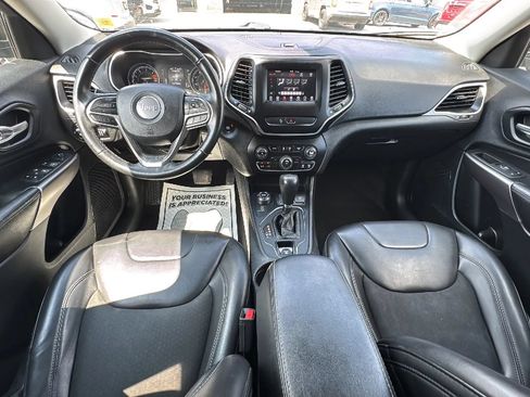 Used 2019 Jeep Cherokee Latitude Plus w/ Cold Weather Group AWD/4WD image 25
