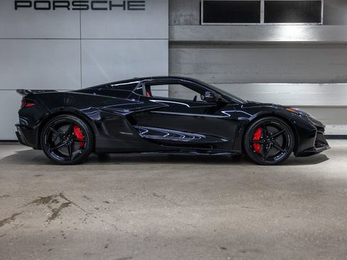 Used 2026 Chevrolet Corvette E-Ray w/ Stealth Interior Trim Package AWD/4WD image 16
