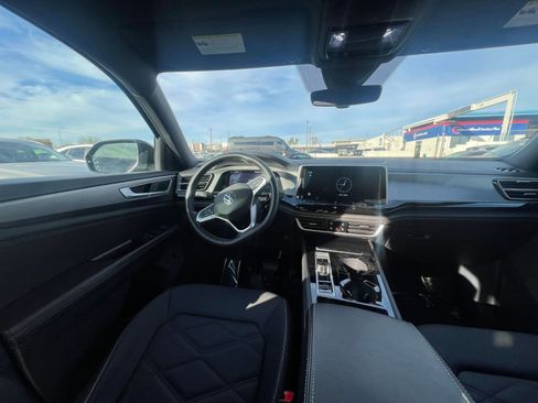 Used 2025 Volkswagen Atlas Cross Sport SE image 35