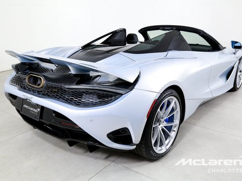Used 2026 McLaren 750S Spider RWD image 10