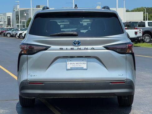 Used 2025 Toyota Sienna XLE FWD image 37