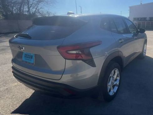 Certified 2025 Chevrolet Trax LS w/ LS Convenience Package image 8