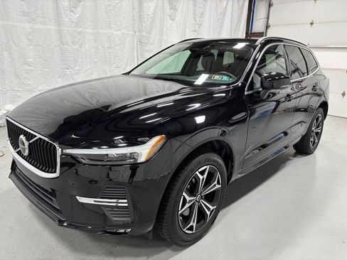 Used 2022 Volvo XC60 B5 Momentum w/ Climate Package AWD/4WD image 3