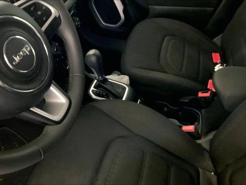 Used 2020 Jeep Renegade Latitude FWD image 8