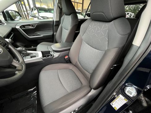 Used 2025 Toyota RAV4 XLE image 38