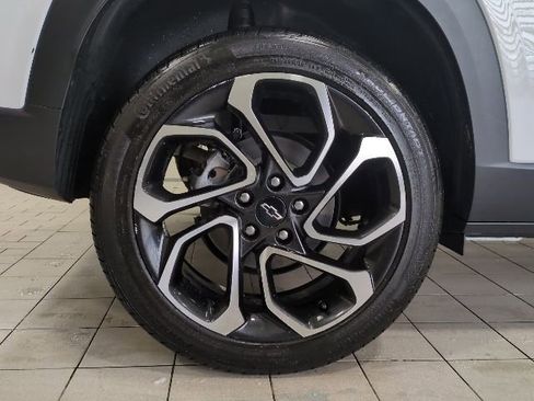 Used 2024 Chevrolet Trax RS w/ Sunroof Package FWD image 20