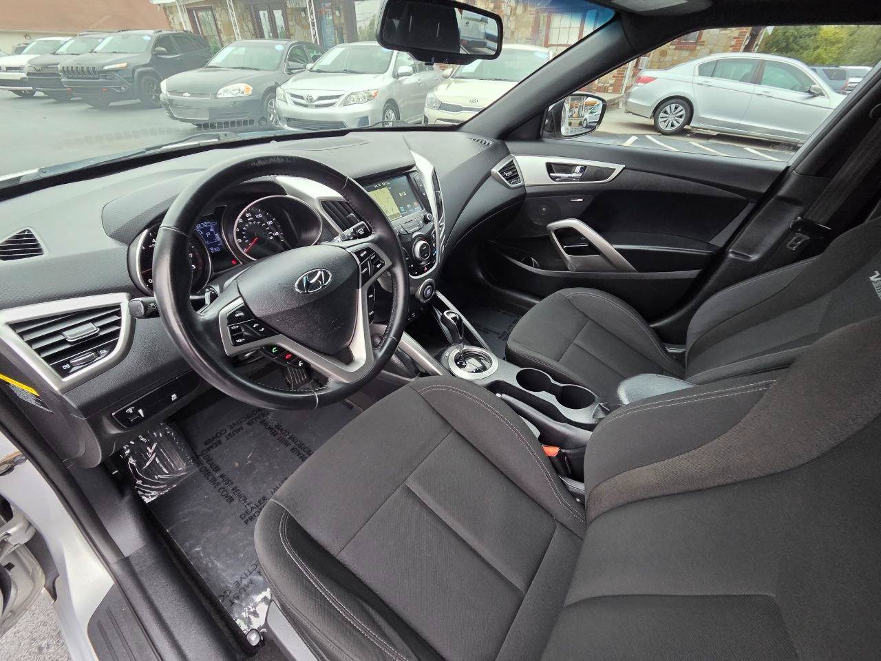 Used 2017 Hyundai Veloster Value Edition FWD image 11
