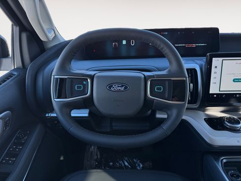 New 2026 Ford Expedition Active image 15