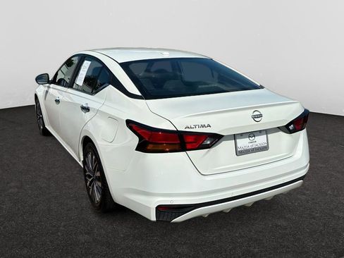 Used 2025 Nissan Altima 2.5 SV image 3