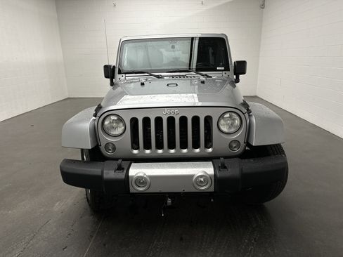 Used 2014 Jeep Wrangler Unlimited Sahara w/ Connectivity Group AWD/4WD image 3