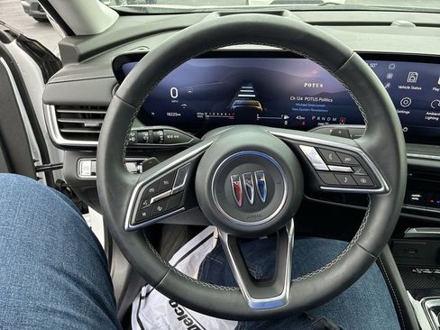 Used 2025 Buick Envision Preferred image 14