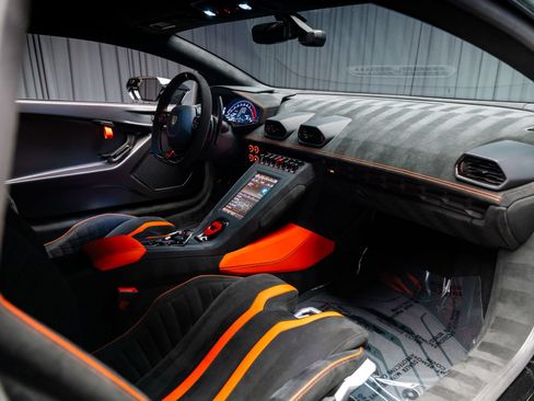 Used 2021 Lamborghini Huracan STO RWD image 5