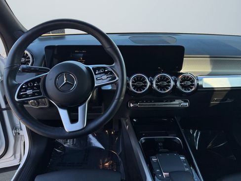 Used 2022 Mercedes-Benz GLB 250 4MATIC image 10