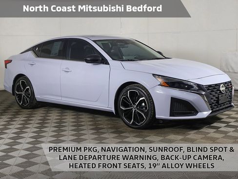 Used 2024 Nissan Altima 2.5 SR w/ SR Premium Package image 1