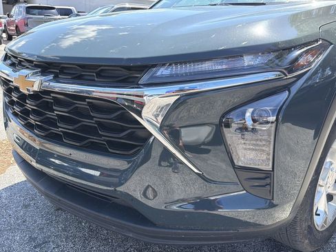 Certified 2025 Chevrolet Trax LS w/ LS Convenience Package FWD image 3