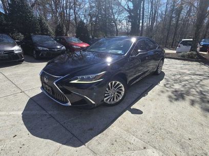 Used 2019 Lexus ES 300h Ultra Luxury w/ Accessory Package 2