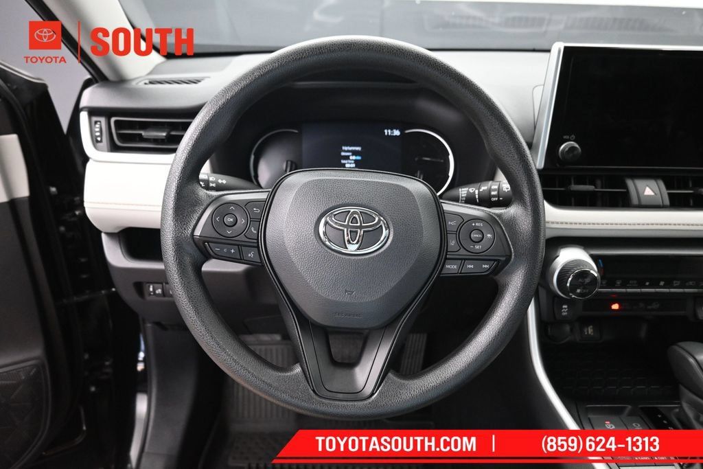 Used 2025 Toyota RAV4 XLE AWD/4WD image 20