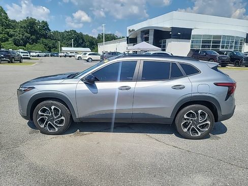 Used 2024 Chevrolet Trax RS w/ Sunroof Package FWD image 4