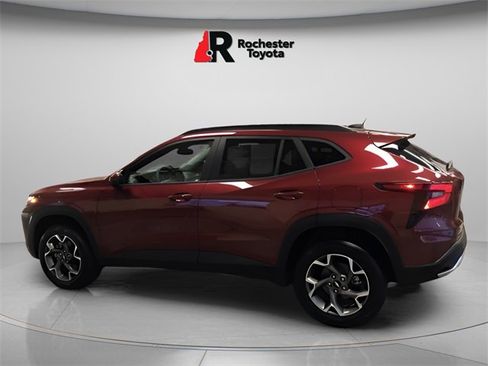 Used 2025 Chevrolet Trax LT w/ LT Convenience Package image 7