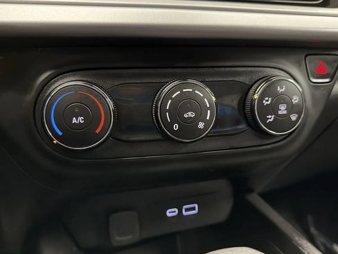 Used 2024 Chevrolet Trax LS FWD image 19