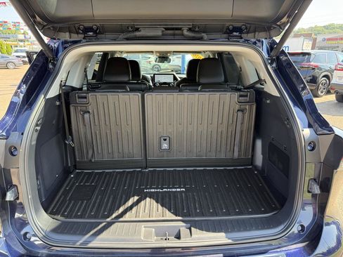 Used 2026 Toyota Highlander Limited AWD/4WD image 19