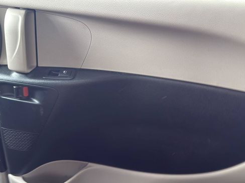 Used 2024 Chrysler Pacifica Touring-L FWD image 24