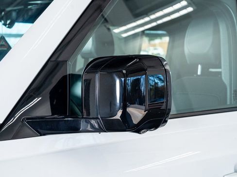 Used 2023 Land Rover Defender 110 X-Dynamic SE image 23