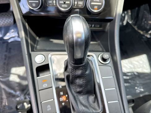 Used 2020 Volkswagen Jetta SE w/ SE Cold Weather Package FWD image 37