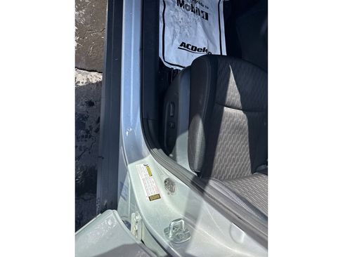 Used 2018 Nissan Rogue SV w/ Premium Package image 36