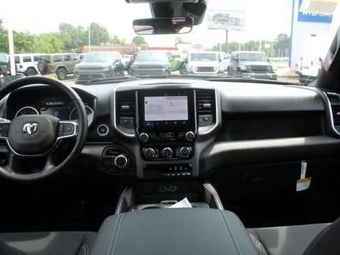 New 2026 RAM 1500 Express AWD/4WD image 17